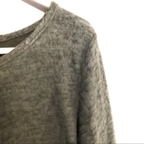 Andreé by Unit Bell Sleeve Fleecy Green Top - Picture 5 of 6